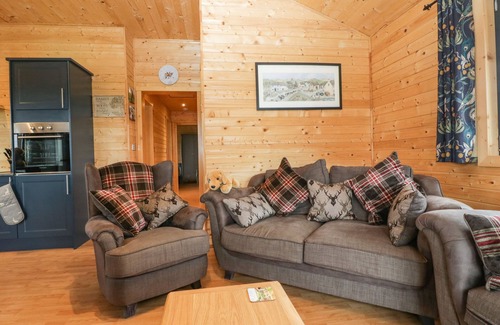 Middlezoy Cabaña | THE LODGE AT CROSSROADS FARM, pet friendly in Middlezoy