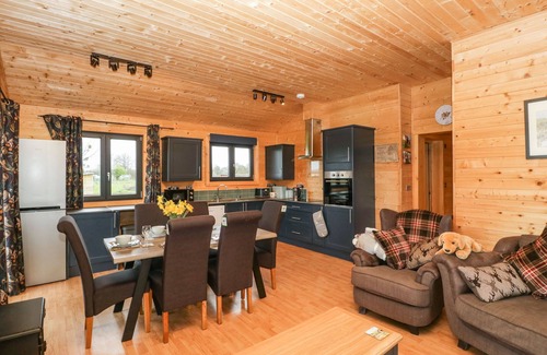 Middlezoy Cabaña | THE LODGE AT CROSSROADS FARM, pet friendly in Middlezoy
