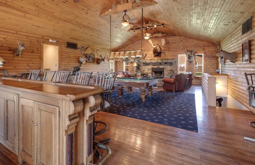 Falcon Cabina | The Lodge at Mark Twain Forest