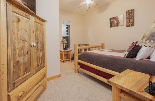 Falcon Cabina | The Lodge at Mark Twain Forest