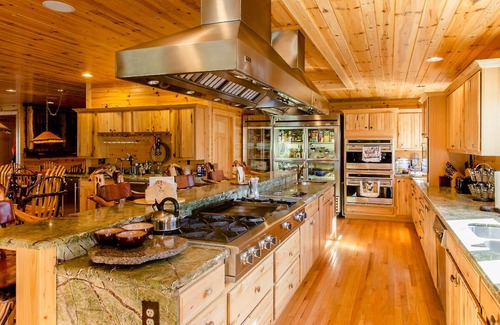 Evart Cabina | The Lodge at Meemo's Farm & Retreat