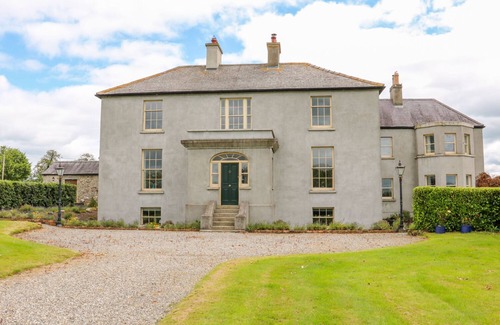 Knockaderry Cross Roads Cabaña | THE LODGE AT RAHEENGRANEY HOUSE in Raheengraney, County Wicklow