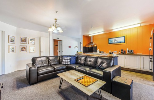 Waikawa Bay Casa | The Lodge - Picton Holiday Home