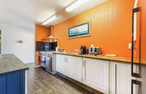 Waikawa Bay Casa | The Lodge - Picton Holiday Home