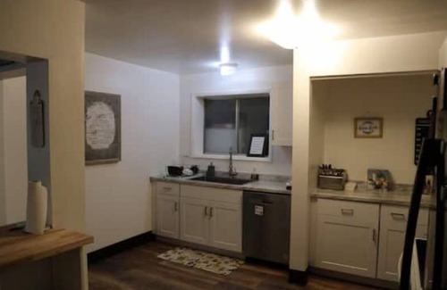Garberville Casa | "The Lodge" River Access 2 Kitchens Dines 18 ppl