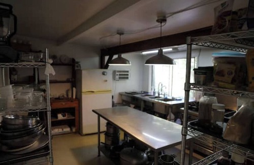 Garberville Casa | "The Lodge" River Access 2 Kitchens Dines 18 ppl