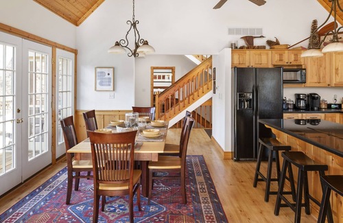 The Galena Territory Villa | The Lodge, 'North Woods' Galena escape w/ hot tub & fire pit!