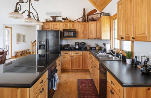 The Galena Territory Villa | The Lodge, 'North Woods' Galena escape w/ hot tub & fire pit!
