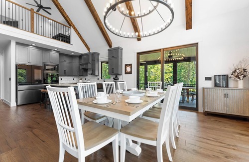 Lake Norman of Catawba Casa | The Lodges | AvantStay | Lakefront, Sleeps 66 | Pools, Docks, Theaters, Views
