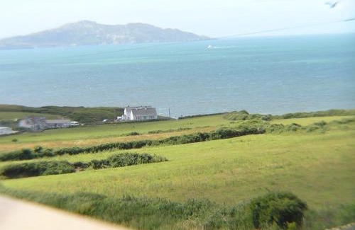 Cylch-Y-Garn Cama Y Desayuno | The Loft barn apartment - Pen y Graig Church Bay sea views near beach No Pets
