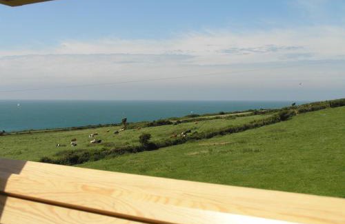Cylch-Y-Garn Cama Y Desayuno | The Loft barn apartment - Pen y Graig Church Bay sea views near beach No Pets