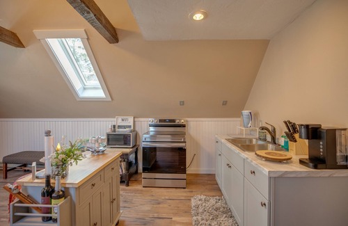 Lincoln Apartamento | ~The Loft by Loon~ Pet Friendly