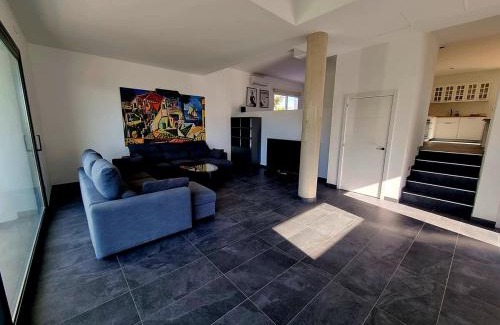 Torre de Benagalbon Apartamento | The Loft con Piscina Privada by Villa Chanel Boutique Apartments