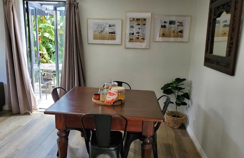 Onerahi Casa | The Loft Guesthouse - Private Harbourside Oasis