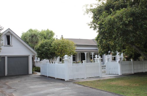 Onerahi Casa | The Loft Guesthouse - Private Harbourside Oasis