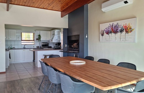 Gordons Bay Central Casa | The Loft on Berg - 5 min walk from the beach!