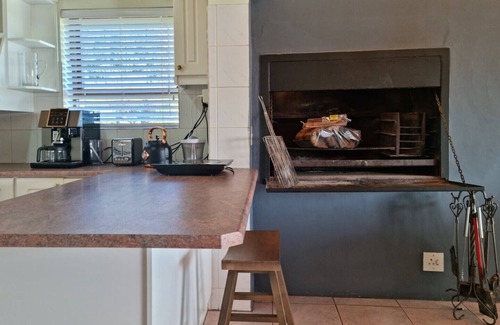 Gordons Bay Central Casa | The Loft on Berg - 5 min walk from the beach!