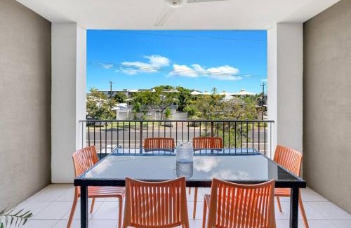 Parramatta Park Apartamento | The Loft - Trendy Coastal Charm with Pool