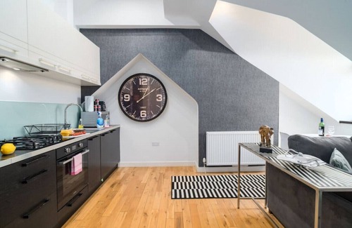 Roath Condominio | The Loft | Trendy Top Floor 1 Bed | Oakfield Apts