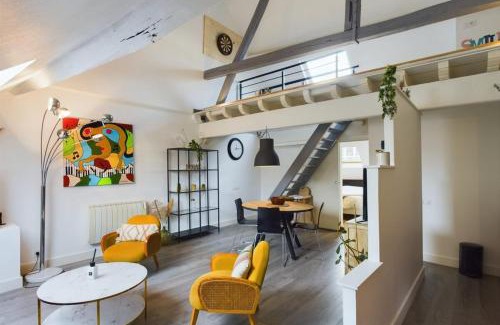 Old Town Apartamento | The Loft Under the Roofs - Near the Train Station