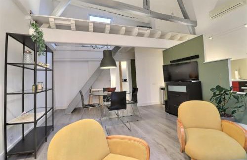 Old Town Apartamento | The Loft Under the Roofs - Near the Train Station
