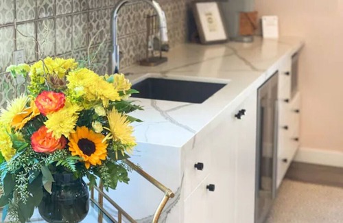 Paso Robles Apartamento | The Lofts at Paso Market Walk - The Oak Room
