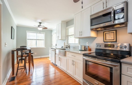 Woodbine Casa | The Logan Lodge - Sunny Cottage in Great Location