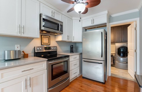 Woodbine Casa | The Logan Lodge - Sunny Cottage in Great Location