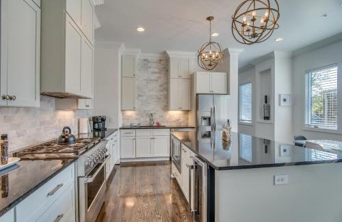 Hillsboro West End Casa | The London on Acklen by Stay Local Nashville