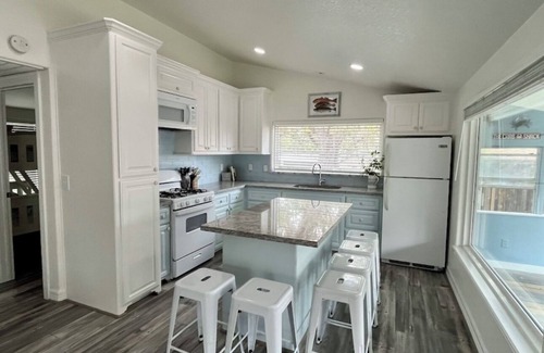 Brazoria Casa | The Lone Oak River Retreat on The San Bernard River - Fisherman's Paradise!
