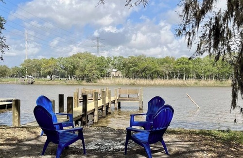 Brazoria Casa | The Lone Oak River Retreat on The San Bernard River - Fisherman's Paradise!