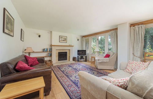 Tetbury Casa | THE LONG BARN, pet friendly, with open fire in Tetbury