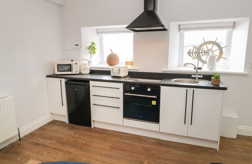 South Shields Cabaña | THE LOOK OUT, pet friendly, with a garden in South Shields
