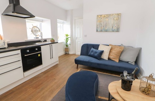 South Shields Cabaña | THE LOOK OUT, pet friendly, country holiday cottage in South Shields