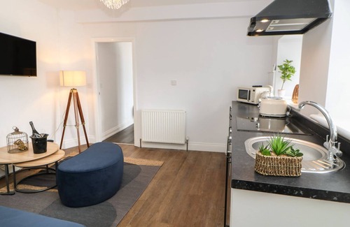 South Shields Cabaña | THE LOOK OUT, pet friendly, country holiday cottage in South Shields