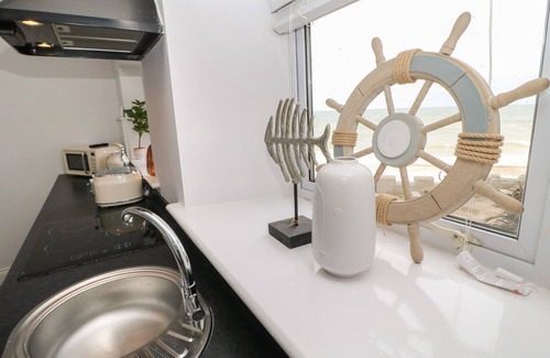 South Shields Cabaña | THE LOOK OUT, pet friendly, country holiday cottage in South Shields