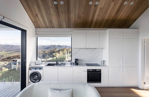 Myrrhee Cabina | The Lookout by Mt Bellevue - Stay at our Vineyard with Views Forever!