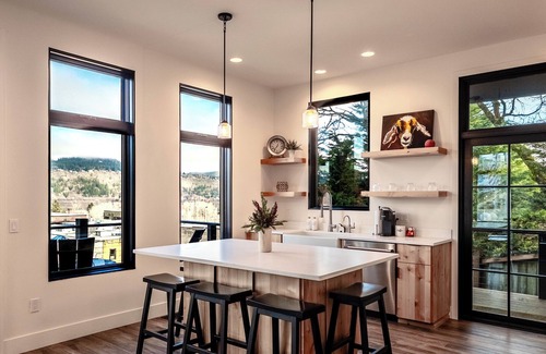 Hood River Condominio | The Lookout - Luxury two bedroom condo in the iconic Horsefeathers building!
