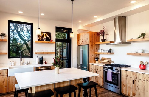 Hood River Condominio | The Lookout - Luxury two bedroom condo in the iconic Horsefeathers building!