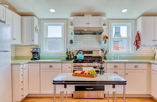 Dillon Beach Cabina | TheLookout-Ocean Views!Remodeled Charming BeachHouse! Walk to Beach! Dog/WiFi