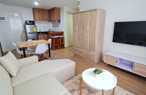 Cagayan de Oro Condominio | The Loop 2-BR CONDO Fully Air-conditioned with Wifi, Sofa Bed & Water Dispenser