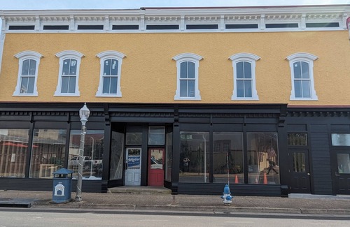 Front Royal Apartamento | 'The Lorraine' Cozy and Modern 2 BR in Downtown~Main St~Shenandoah River~Skyline