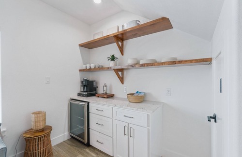 Port Aransas Casa | The Lost Chancla - Pet Friendly! View of Community Pool!