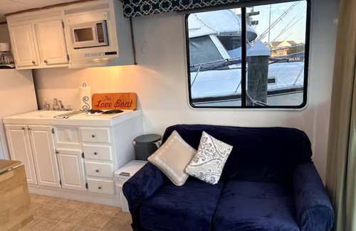 Manteo Alquiler De Eote | The LOVE Boat !