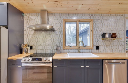 Lake Harmony Estates Casa | The LoveShack- MidCenturyModern w hot tub in the Poconos!