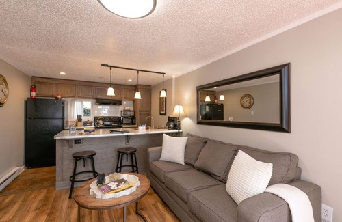 East End - Valley Street Chalet De Esquí | The Lower Berne offers all the conveniences of home in a secluded wooded setting