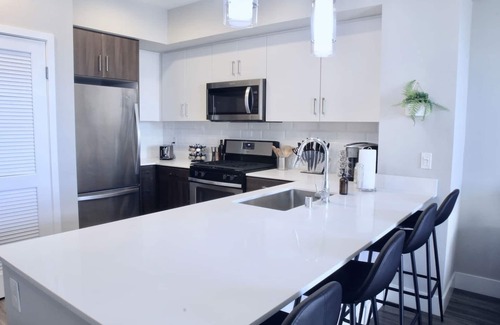 Santa Ana Apartamento | The Lunar Suite - King Bed - Designer Apt - Modern Bldg - Near CHOC