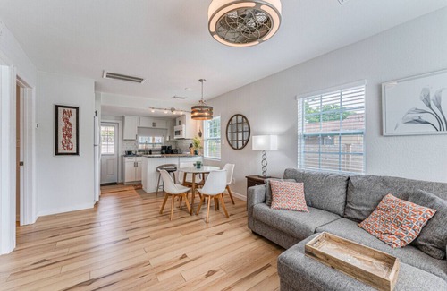 St. Petersburg - Clearwater Casa | The Lush Retreat of Magnolia Heights