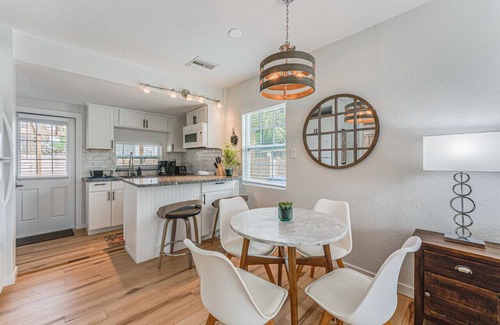 St. Petersburg - Clearwater Casa | The Lush Retreat of Magnolia Heights