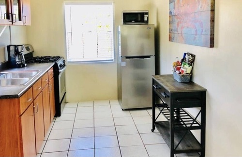 Estate La Reine Apartamento | The Lux Suit Lyfe 1 Bedroom Apt with A/C
